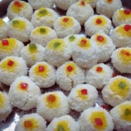 Coconut Ladoo | Nariyal Laddu | Nariyal ke laddu | kobbari laddu | coconut laddu from Bihar online (1 kg)