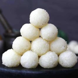 Coconut Ladoo | Nariyal Laddu | Nariyal ke laddu | kobbari laddu | coconut laddu from Bihar online (1 kg)