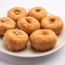 Balushahi | Badusha | badusha sweet | balu shahi | Makhan Bada | badusa | Ghee Badusha bihar famous sweet (1 Kg)